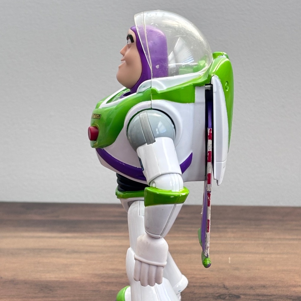 Disney Pixar Toy Story BUZZ LIGHTYEAR Astronaut Action Figure Toy Posable 2018 - Picture 9 of 12
